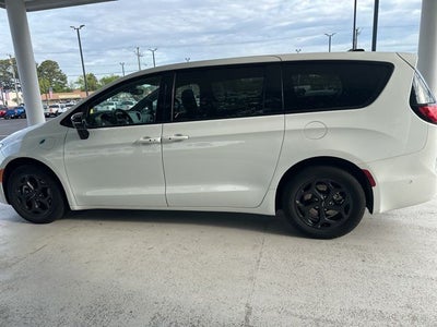 2024 Chrysler Pacifica Hybrid Select Appearance
