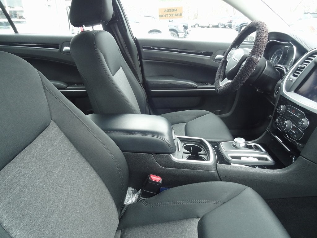 2023 Chrysler 300 Touring