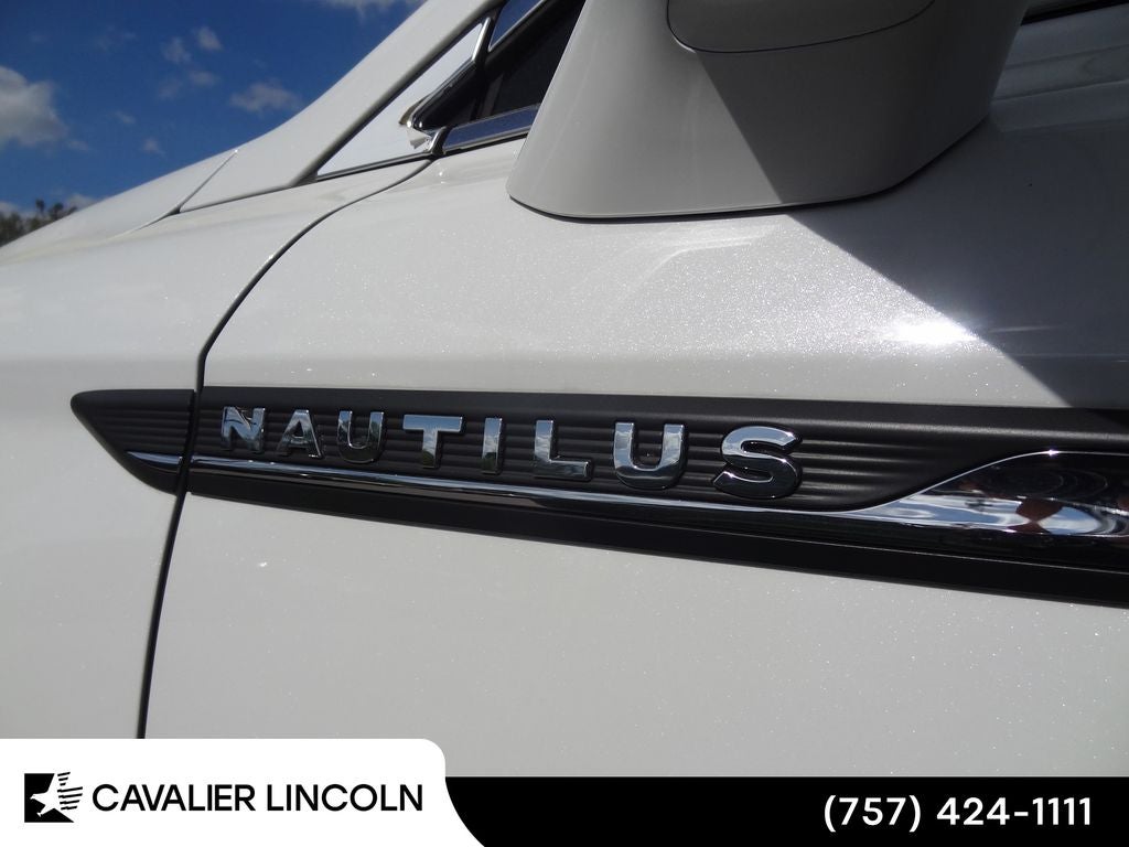2022 Lincoln Nautilus Standard Standard