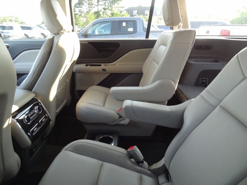 2023 Lincoln Aviator Standard standard