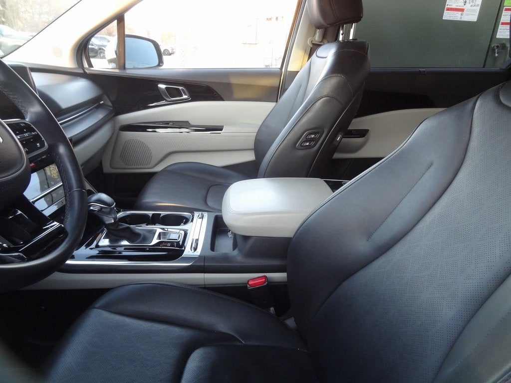 2023 Kia Carnival SX