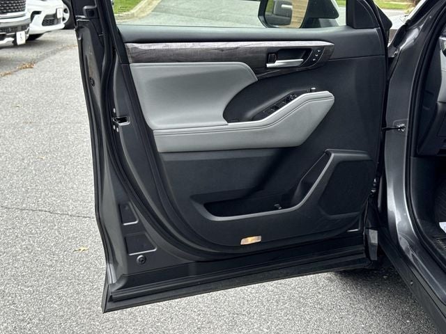 2024 Toyota Highlander Platinum