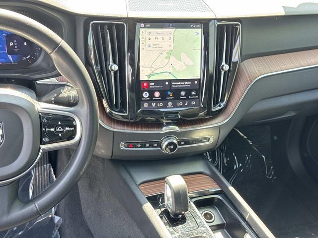 2024 Volvo XC60 B5 Plus Dark Theme