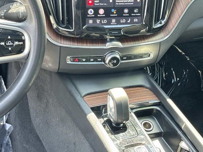 2024 Volvo XC60 B5 Plus Dark Theme
