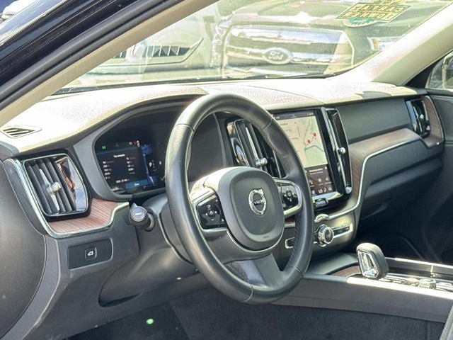 2024 Volvo XC60 B5 Plus Dark Theme